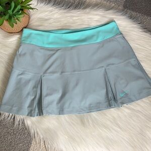 nike • drift four pleated tennis skort